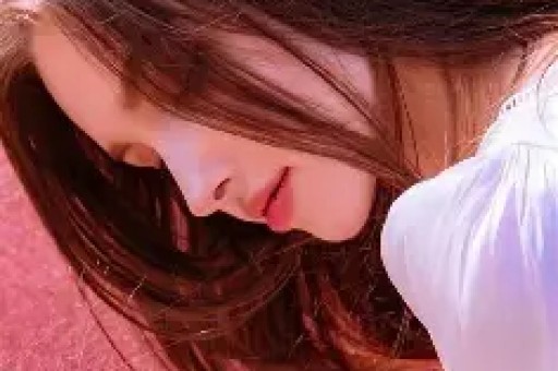 炸裂！司晓迪凌晨甩黑色吊带美照评论区从吃瓜到吐槽吵翻了天